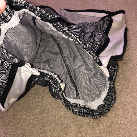 Black and White nike shorts - Picture 8 of 9